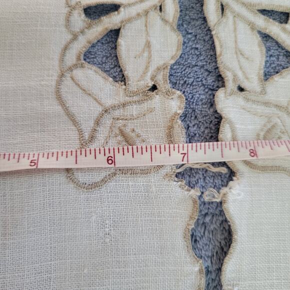 Vintage Madeira-style linen dresser set, 3 piece - Handmade, 1960s, Gray - Picture 8 of 9